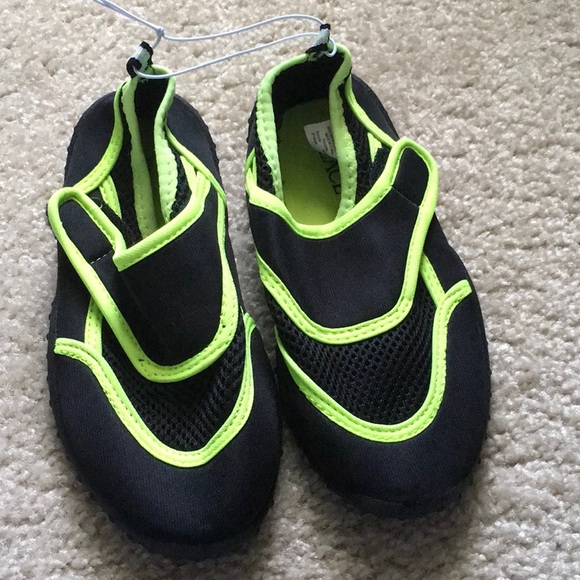 water shoes size 11
